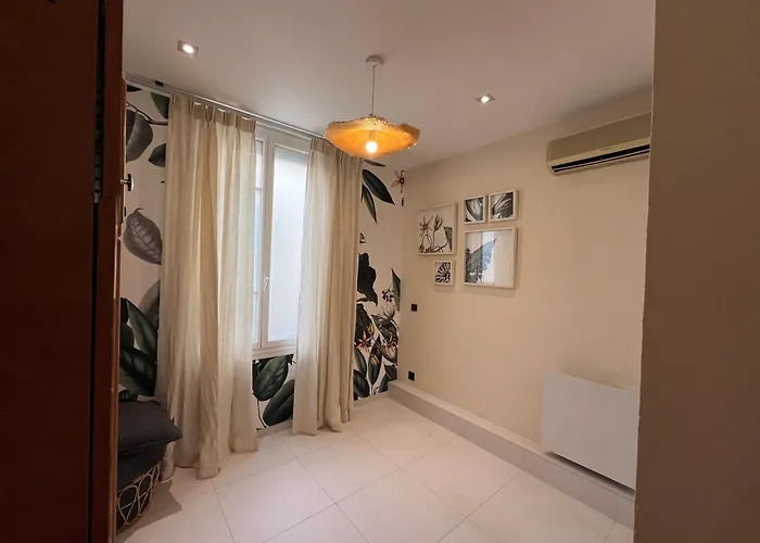 Sur La Pinede A Juan Les Pins * أنتيب