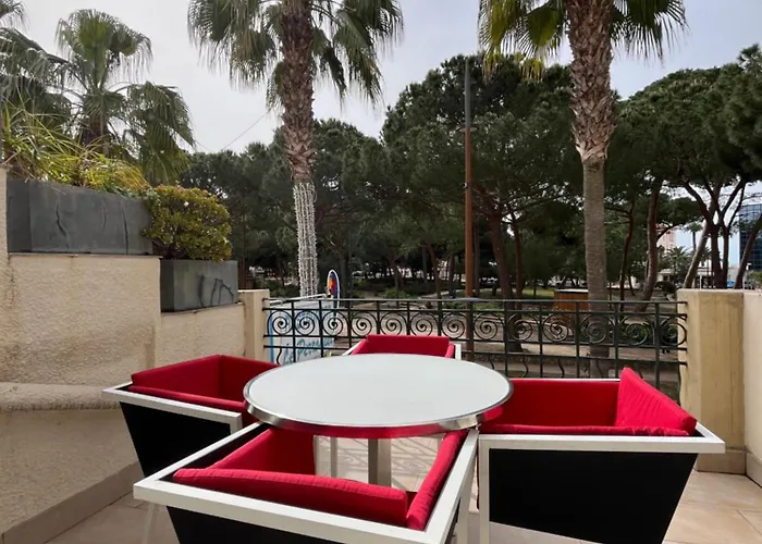 Sur La Pinede A Juan Les Pins شقة *